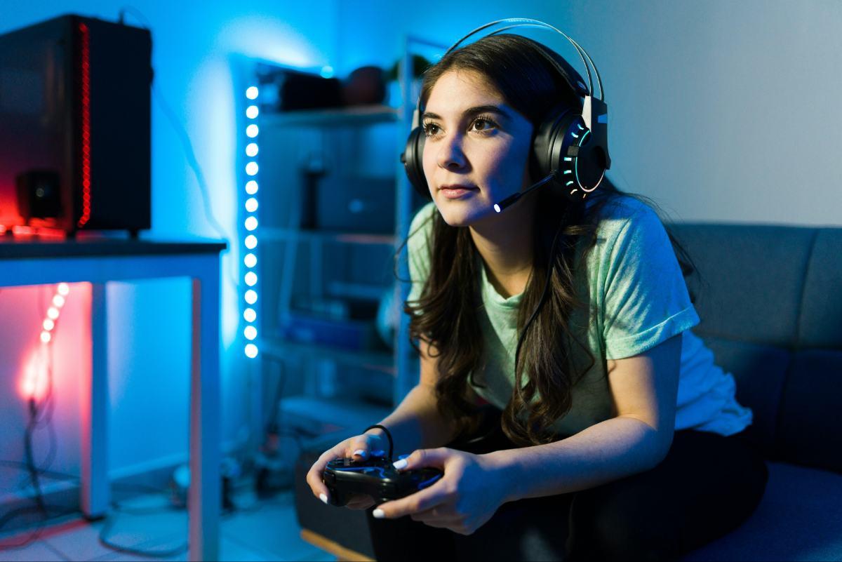 girl gaming